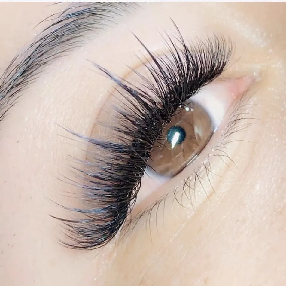 Wimpernstyling von BEYOND