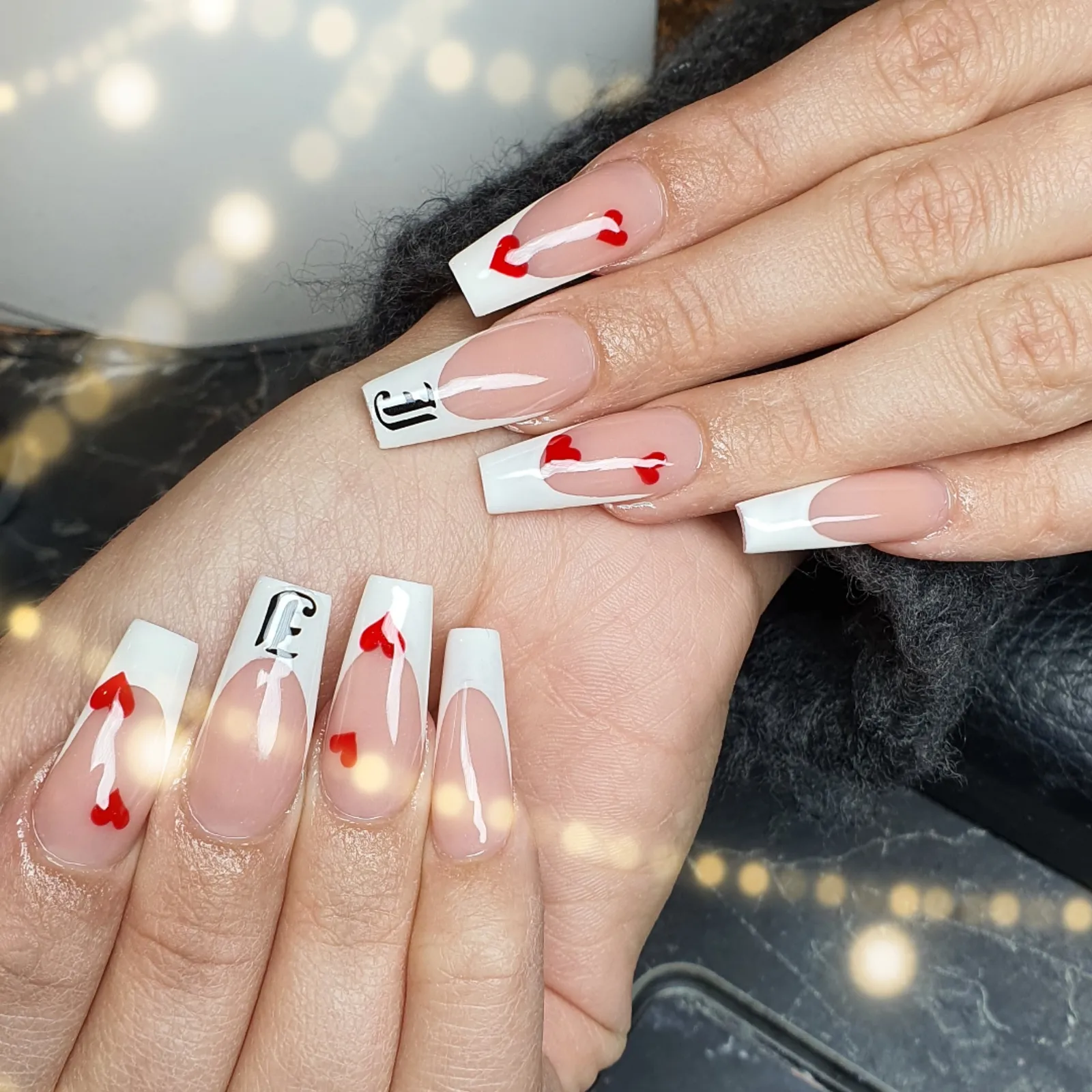 Detailreich gestaltete Nägel von BEYOND NAILS – BEAUTY